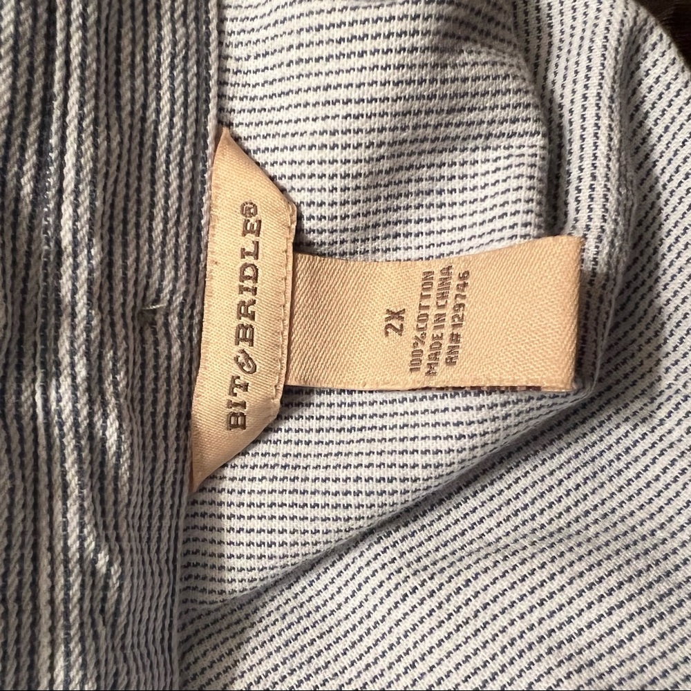 Pin strip button up - Picture 4 of 4